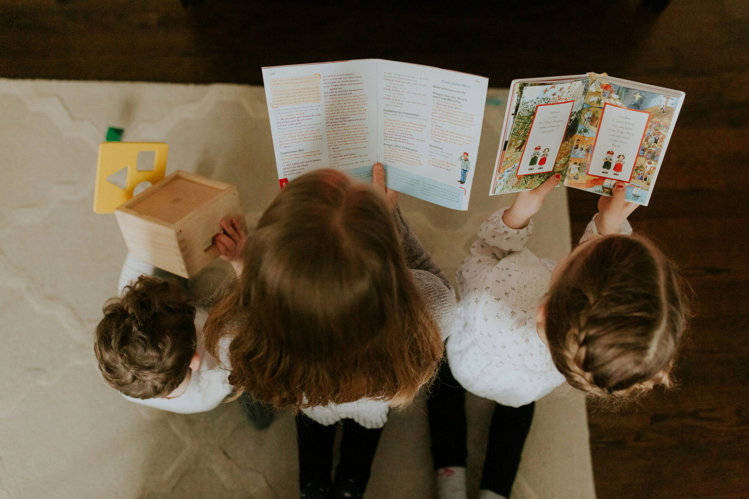 children reading books